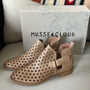 Musse & Cloud Caila Booties